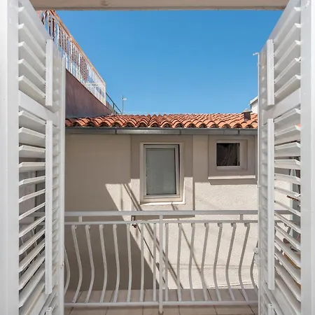 Apartament Little House